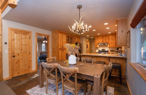 Arnold Cabin | Upscale Mountain Chalet in Blue Lake Springs, Free Wifi/Cable, Gas Fireplace