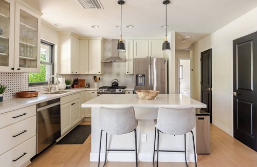 South Scottsdale Villa | Upscale Oasis | Pool, Putting Green, Volley Court & Open Yard