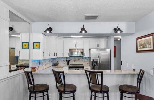 Ozona House | Upscale Quiet Close to everything