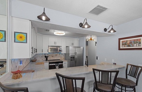 Ozona House | Upscale Quiet Close to everything