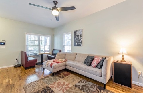 Summerhill House | 🌞 Upscale Quiet Downtown Home 🌞