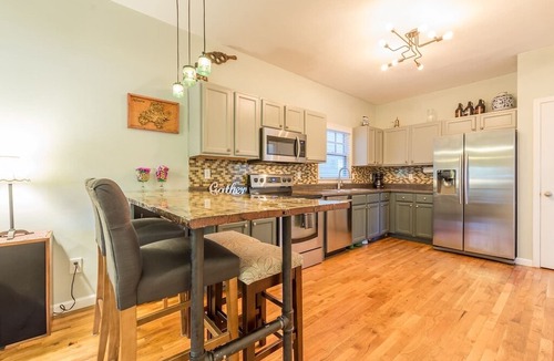 Summerhill House | 🌞 Upscale Quiet Downtown Home 🌞