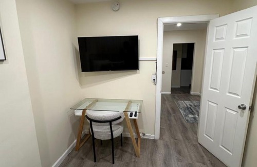 New Rochelle Apartment | Upscale Relax 2 Bedroom near Yankee Stadium 14 min drive