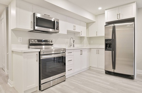 Hurontario Apartment | Upscale Space - 5 min from Square One