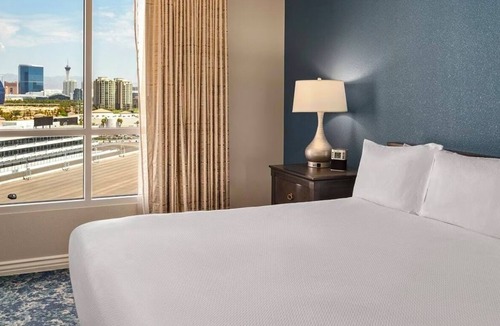 Las Vegas Hotel | Upscale Spacious 1-bdrm hotel suite walkn dist. to Las Vegas Strip, University