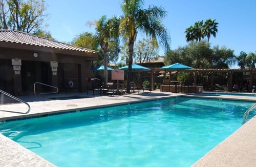 Paradise Valley Village Condo | Upscale stay 2.5 blocks to Kierland and Scottsdale Commons shopping.