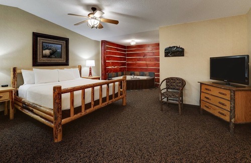 Moline Hotel | Upscale Stay in Moline w/Gym Access | 2.5 mi to Village of East Davenport