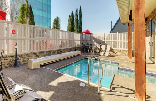 Moline Hotel | Upscale Stay in Moline w/Gym Access | 2.5 mi to Village of East Davenport
