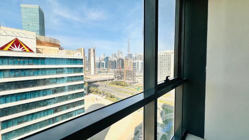 Business Bay House | Upscale Studio Apartment Palm View with Big Balcony Free Parking by Belvilla