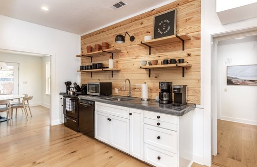Fredericksburg House | Upscale|Swimspa-pool|sauna|hot tub|2 blk to Main