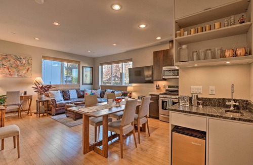 Miller Park House | Upscale Townhome in the heart of Seattle w/views of the Cascades