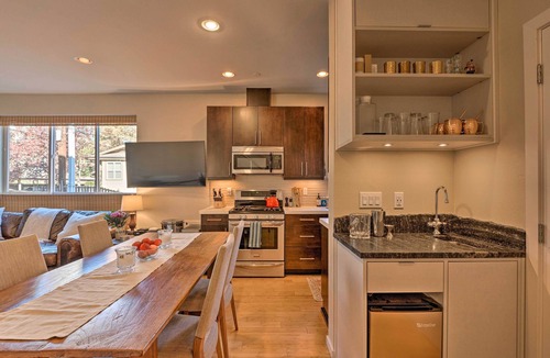 Miller Park House | Upscale Townhome in the heart of Seattle w/views of the Cascades
