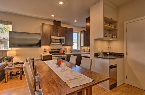 Miller Park House | Upscale Townhome in the heart of Seattle w/views of the Cascades