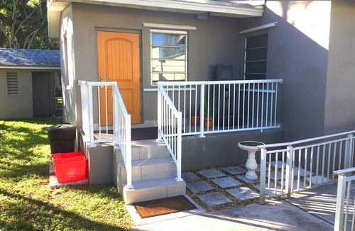 Southwest Coconut Grove House | Upscale unit with free parking centrally located
