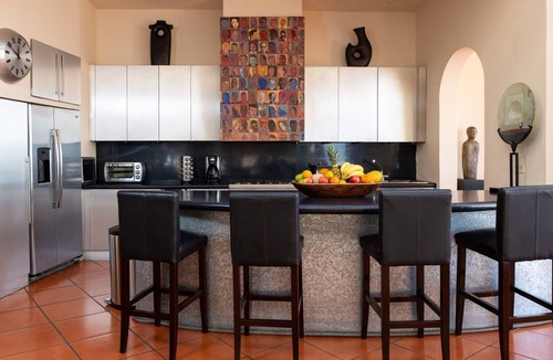 Cerro Villa | UPSCALE VILLA JACUZZI POOL & STAFF A FEW METERS FROM ELIZABETH TAYLOR EX HOUSE
