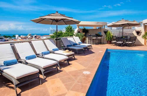 Cerro Villa | UPSCALE VILLA JACUZZI POOL & STAFF A FEW METERS FROM ELIZABETH TAYLOR EX HOUSE