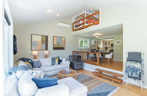 Bellingham Villa | Upscale Waterfront Home on Lake Samish with Hot Tub and Dock