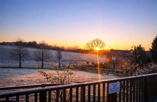 Newark upon Trent House | UPSIDE DOWN HOUSE - Sleeps up to 6 Guests - 2 Bathrooms,Great for Family and Friends Gatherings, Corporate events,Near Sherwood Forest at Fairview Farm in Nottingham set in 88 acres