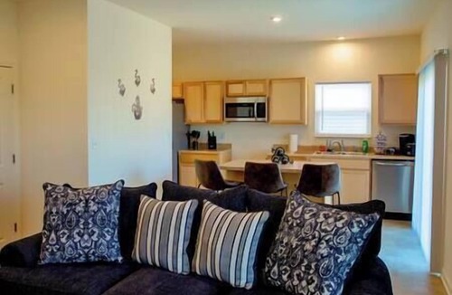 Acton House | Upsize-Wifi, Parking, Massage Chair, Washer/Dryer