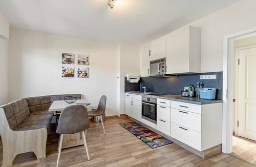 Brilon Apartment | Upstairs Apartment with Private Balcony and Internet