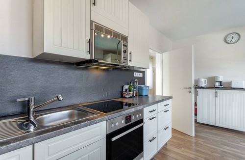 Brilon Apartment | Upstairs Apartment with Private Balcony and Internet