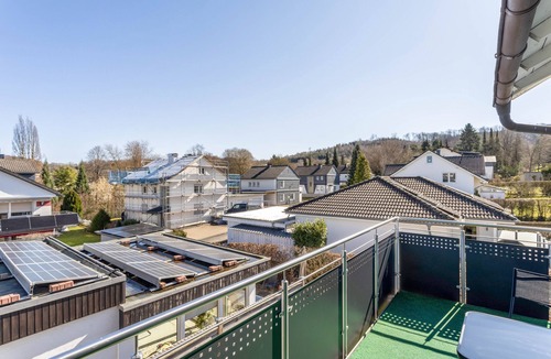 Brilon Apartment | Upstairs Apartment with Private Balcony and Internet