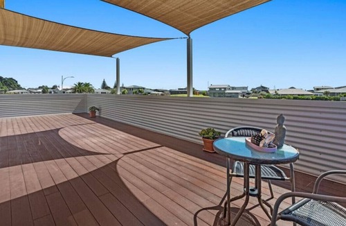 Waiotahi Apartment | Upstairs at Waiotahe Drifts!