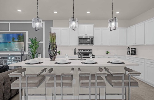 Four Corners House | Upstay: Family Retreat w Pool, Cinema & Games Room