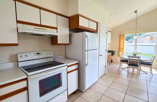 Chatham Park House | Upstay Stylish 3BR Family-friendly Retreat w Patio
