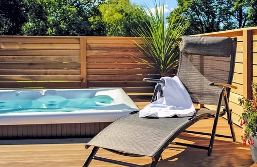 Westcott Resort | Upton Lakes Lodges