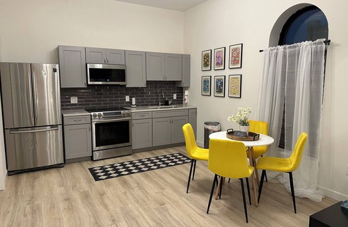 Bloomington Apartment | Uptown Luxury Studio On The Square Downtown Bloomington