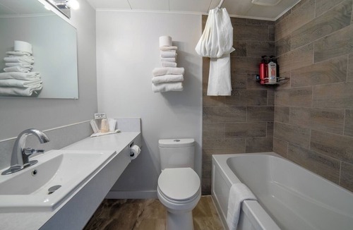 Creston Hotel | Uptowner Hotel