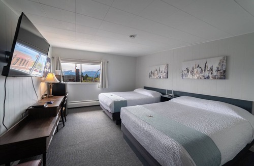 Creston Hotel | Uptowner Hotel