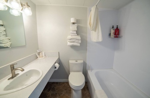 Creston Hotel | Uptowner Hotel