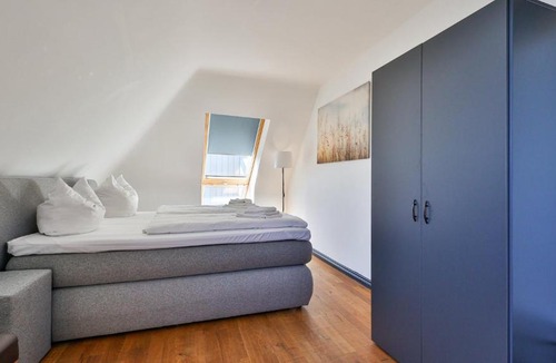 Sudweststadt Ostlicher Teil Apartment | Urban Central 5th Floor near station