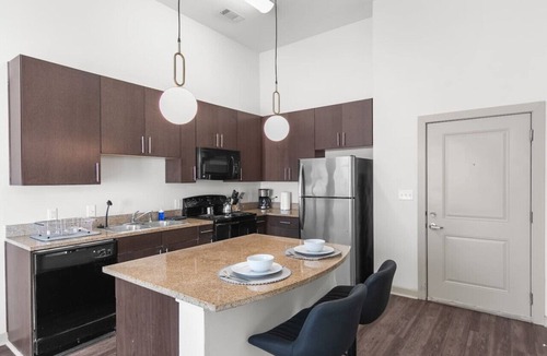 Five Points South Condo | ~Urban Chic meets Comfort: 2BD|Sleeps 5 with Pool~