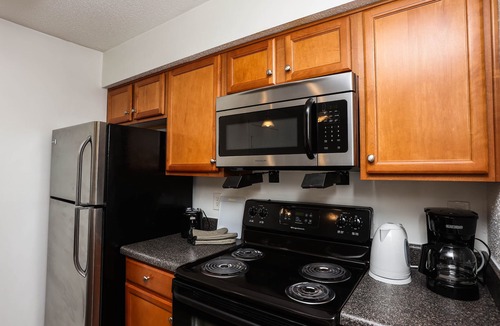 Coliseum Central Apartment | Urban Chic Modern Living I w/d I Parking I Pool