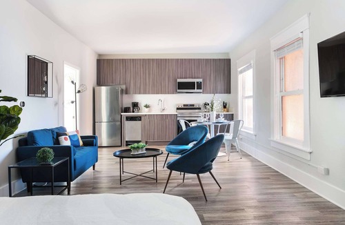 Gaslamp Quarter Bed & Breakfast | Urban Gaslamp Living w/100 Walk Score | Sleeps 5!