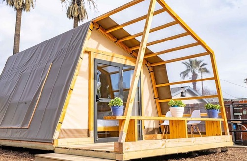 Bonita Cabin | Urban Glamping Oasis: Comfort & Adventure Combined