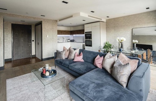 Vauxhall Apartment | Urban Haven City Apartment Nine Elms