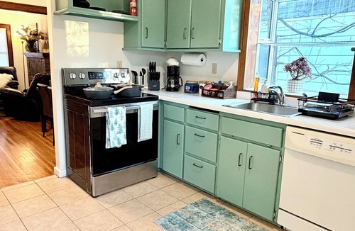 Minneapolis House | Urban Hideaway Como, U of M, Stadiums, downtown Mpls & St Paul, MOA, MSP AirPort