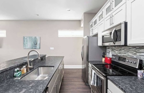 Fountain Square House | Urban Luxury | Walkable | Easy Parking | Spacious!