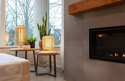 Atlantic House | Urban Oasis: 3BR3BTH w/Rooftop and View, Fireplace