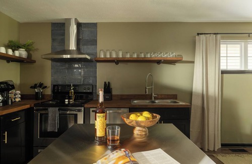 Phoenix Hill House | Urban Oasis ~ NuLu, Mini Golf, Hot Tub, Fire Pit, BBQ