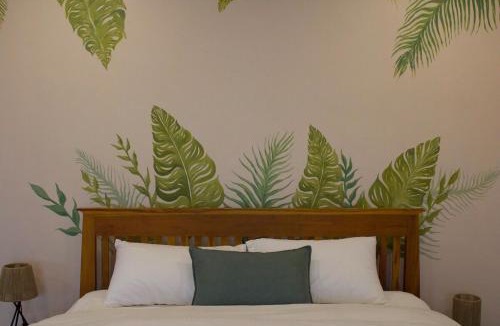 Vientiane Apartment | Urban Oasis Studio with Bathtub & Garden - Vientiane Centre