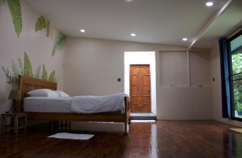 Vientiane Apartment | Urban Oasis Studio with Bathtub & Garden - Vientiane Centre