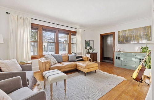 Midway House | Urban Retreat- Entire House. King beds. Central location.
