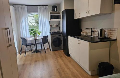 Avondale Apartment | Urban Studio Oasis