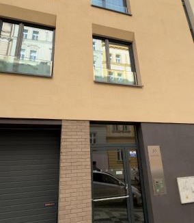 Zizkov Apartment | Urban studio with balcony