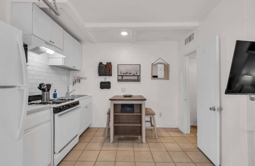 Rincon Heights Apartment | Urban Summer Studio | Walk to UofA & 4th Ave